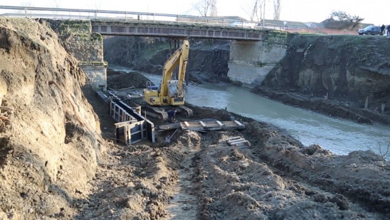 ЧЕЧНЯ. В п.Кундухово г. Гудермес начаты работы по реконструкции моста через реку Белка