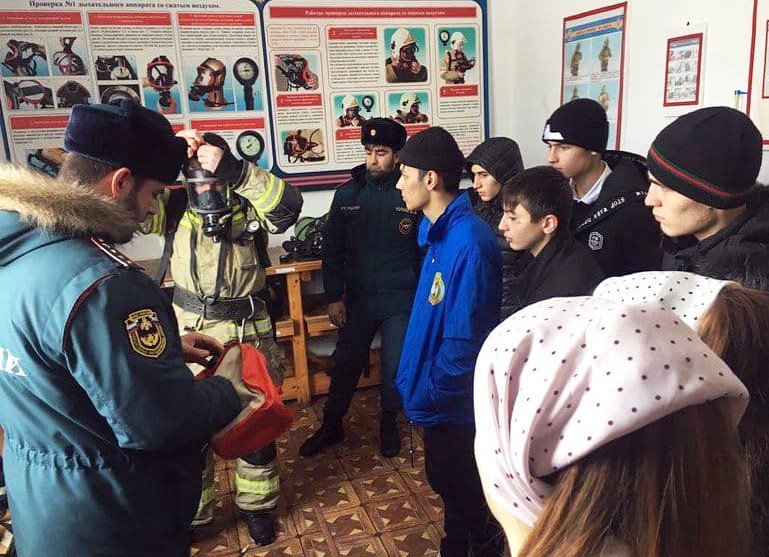ЧЕЧНЯ. В пожарно-спасательных подразделениях Чеченской Республики проходят экскурсии для детей