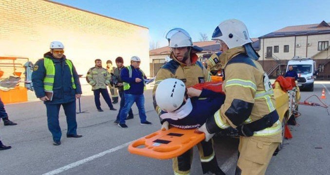 ЧЕЧНЯ. Соревнования по ликвидации последствий ДТП прошли среди пожарных Чеченской Республики