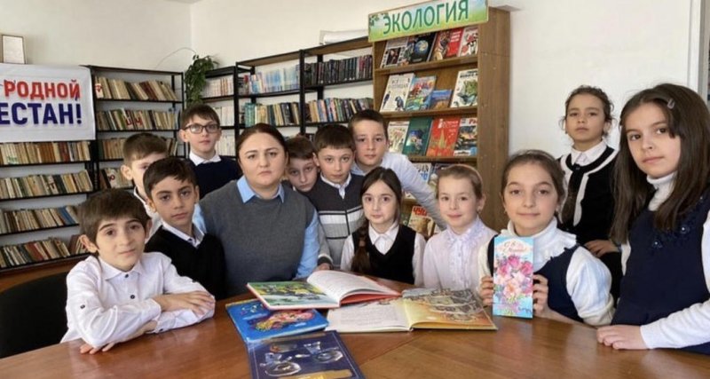 ДАГЕСТАН. В ЦБС Новолакского района прошло праздничное мероприятие «Как много девочек хороших»