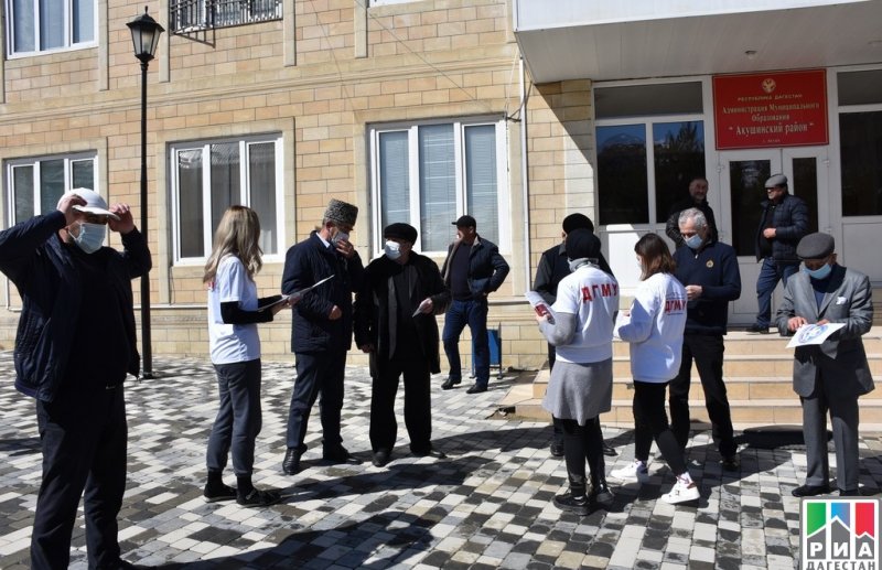 ДАГЕСТАН. Волонтеры-медики ДГМУ проводят разъяснительные беседы о вакцинации в муниципалитетах Дагестана