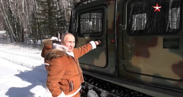 Дмитрий Песков рассказал, берет ли Владимир Путин на отдых ядерный чемоданчик.