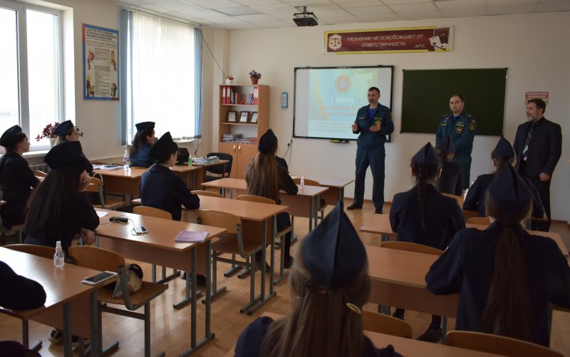 ИНГУШЕТИЯ. В Ингушетии представители чрезвычайного ведомства провели уроки, приуроченные ко Всемирному дню гражданской обороны
