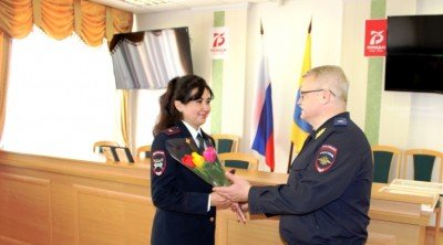 КАЛМЫКИЯ. В Калмыкии полицейские поздравили коллег-женщин с Международным женским днем
