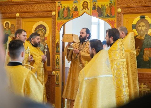 КЧР. Архиепископ Феофилакт освятил иконы в станице Государственной