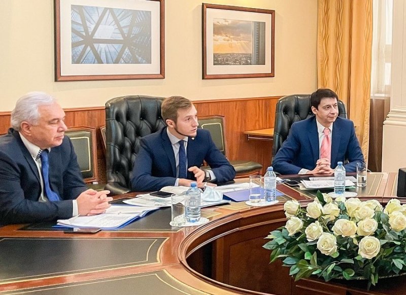 КЧР. Глава КЧР Р. Темрезов встретился​ с ректором Финансового Университета М. Эскиндаровым