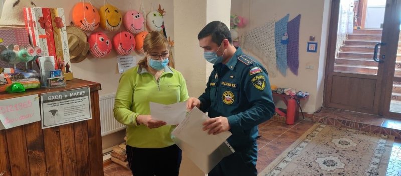 КЧР. Сотрудники МЧС проводят обследование гостиничных комплексов в поселке Домбай