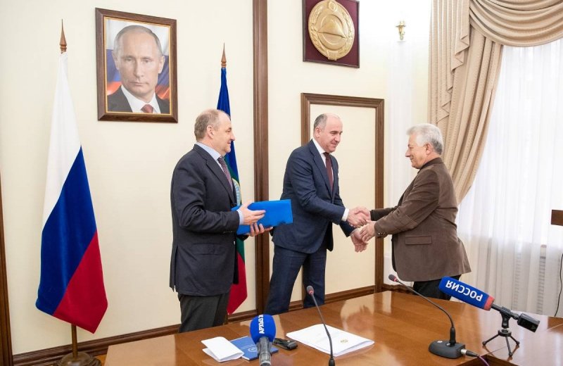 КЧР. В КЧР в рамках партпроекта театрам передали новые автомобили