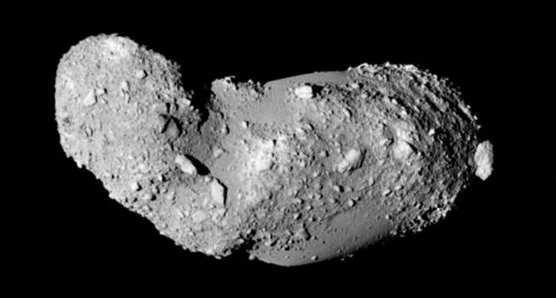 В астероиде Итокава обнаружили следы воды и внеземной органики