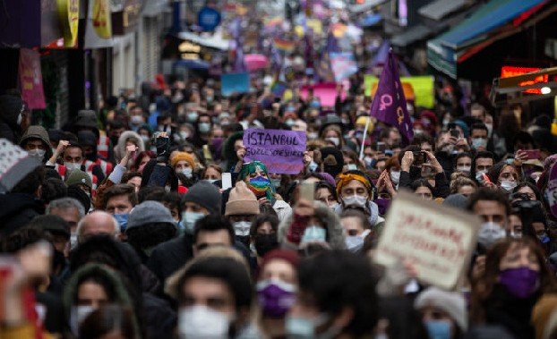 В Турции протестуют против выхода страны из Стамбульской конвенции