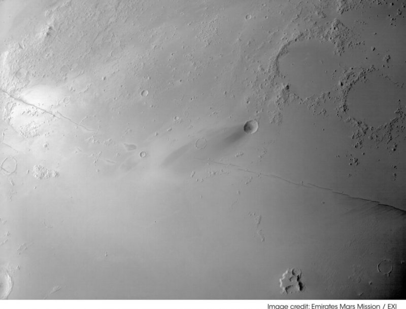 Арабская станция Al Amal показала разломы на поверхности Марса