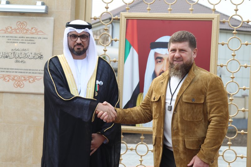 ЧЕЧНЯ. Глава ЧР вручил послу ОАЭ в РФ медаль «За заслуги перед Чеченской Республикой»
