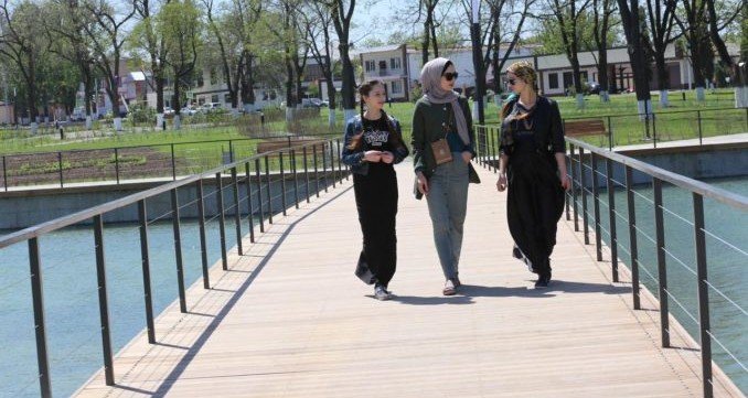 ЧЕЧНЯ. Ежегодно города и села Чеченской Республики пополняются на десятки благоустроенных парков, скверов, улиц и набережных