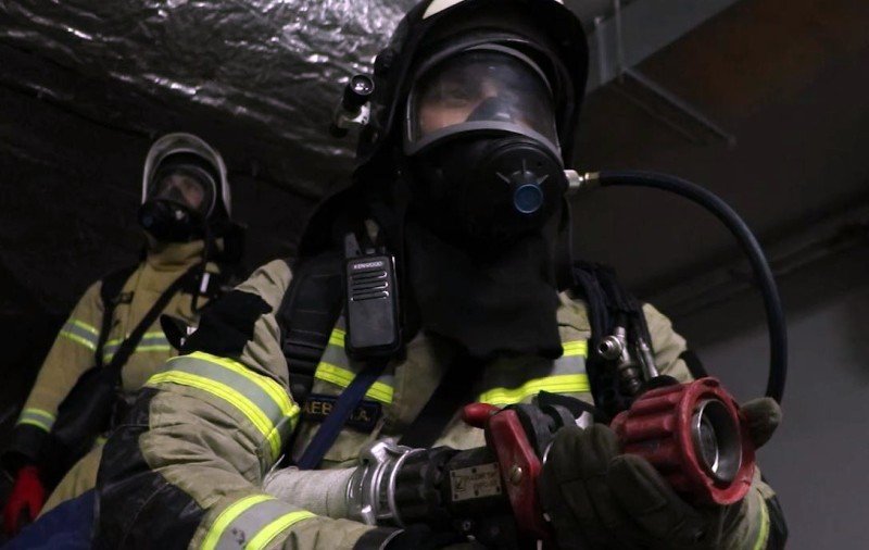 ЧЕЧНЯ. Грозненские пожарные провели ночную тренировку в семейной клинике (видео)