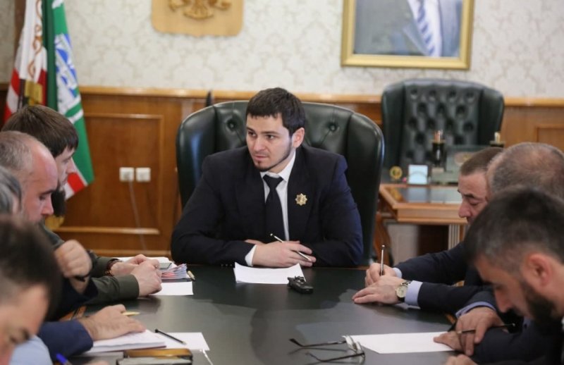 ЧЕЧНЯ. Хас-Магомед Кадыров провел совещание с заместителями и начальниками департаментов Мэрии