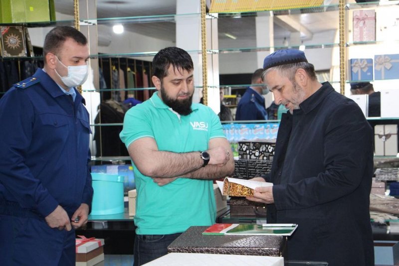 ЧЕЧНЯ. Исламские магазины Грозного проверяют на наличие запрещенной религиозной литературы