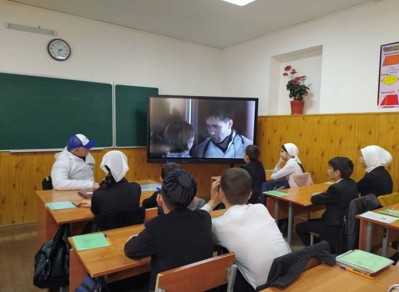 ЧЕЧНЯ. В 50 школах Чечни прошли киноуроки ко Дню Победы
