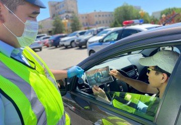 КАЛМЫКИЯ. Дорожные полицейские проводят профилактическое мероприятие "Пристегни ребенка"