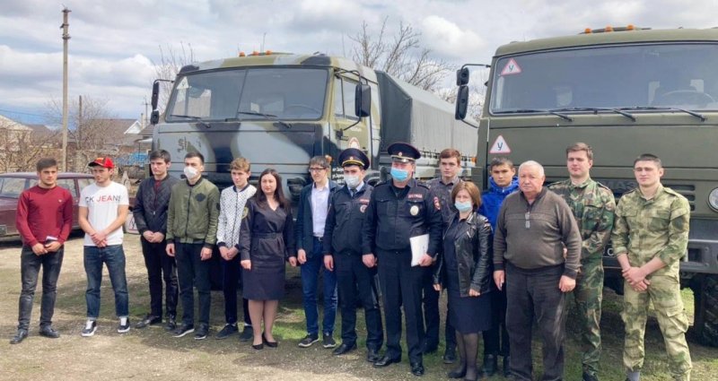 КБР. В автошколе Зольского района КБР при участии автоинспекторов и специалистов противопожарно-спасательной службы состоялась акция «Без ДТП»