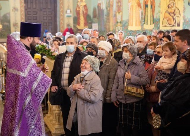 КЧР. Архиепископ Феофилакт поздравил настоятеля Спасского собора