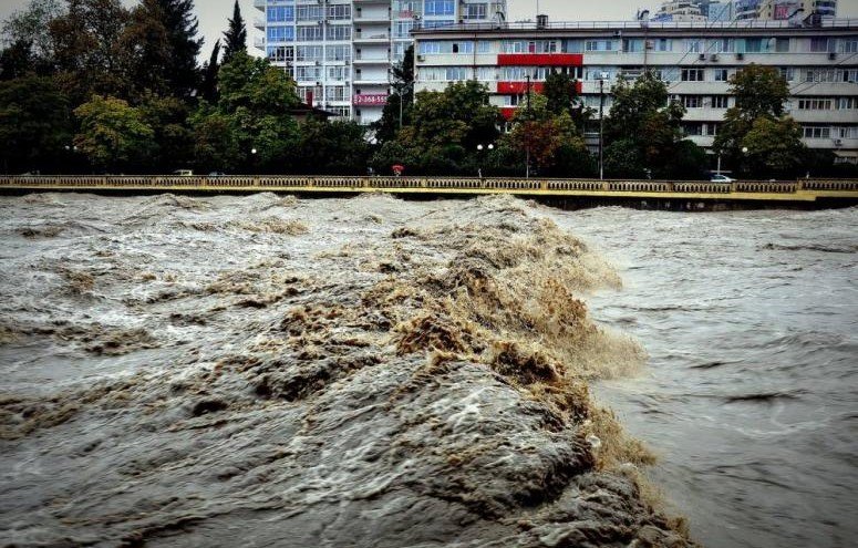 КРАСНОДАР. Сочинская река Кепша переполнилась, есть угроза ее разлива