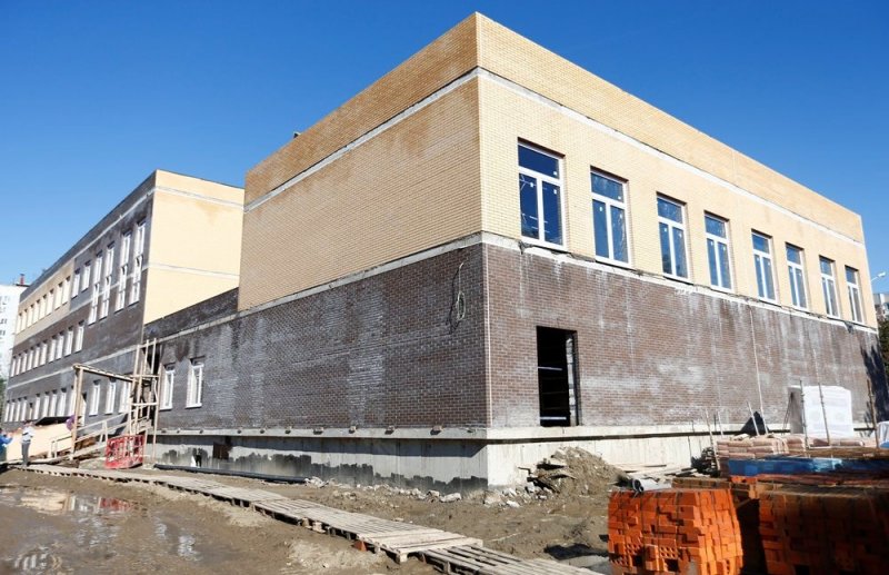КРАСНОДАР. Строительная готовность школы по улице Изобильной в Краснодаре составляет 80%