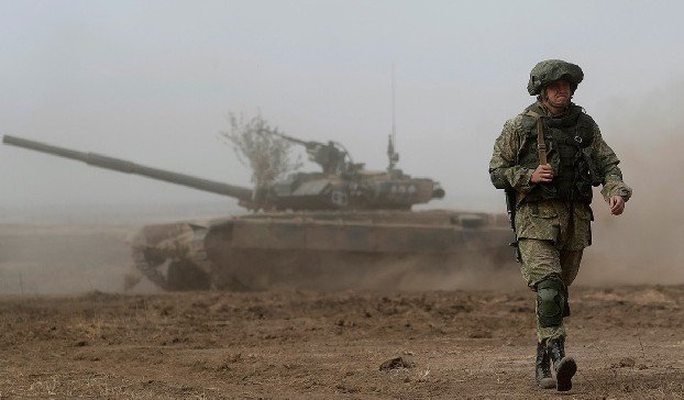 Меркель и Макрон призвали Россию убрать войска от границы с Украиной