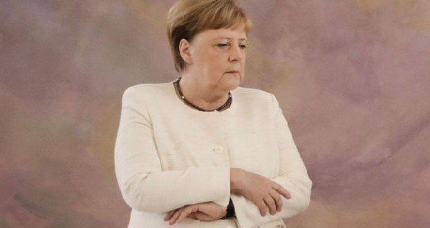 Меркель получила свою первую дозу вакцины от COVID-19 AstraZeneca