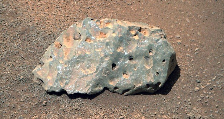 Perseverance обнаружил на Марсе кусок “заплесневелого сыра”