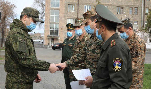 Специалисты войск РХБО МО РФ награждены медалями МО Армении