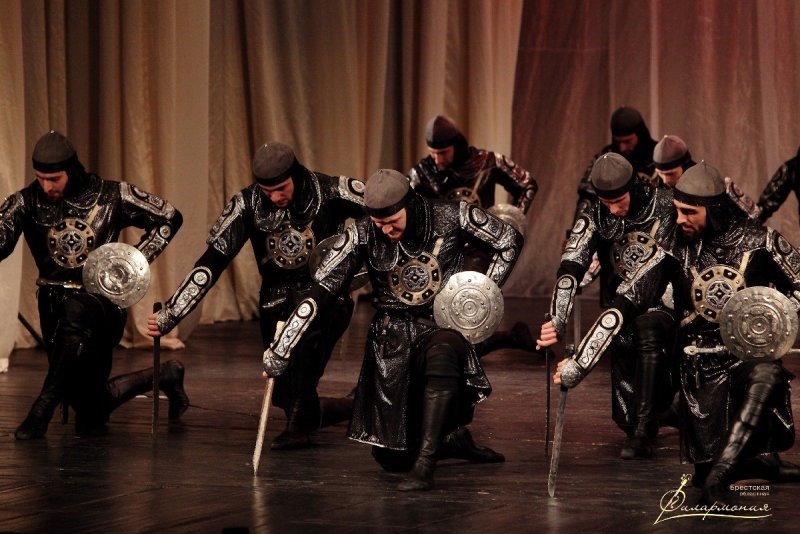 ЧЕЧНЯ. Старинный чеченский воинский танец «чагаран хелхар» и чеченский «Ловзар»