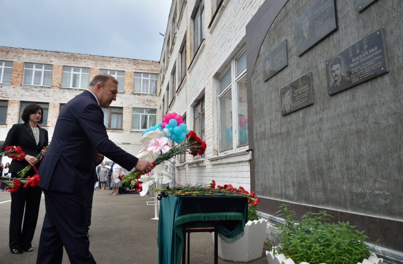 АДЫГЕЯ. Глава Адыгеи поздравил школьников с праздником последнего звонка