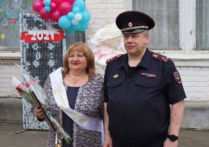 АДЫГЕЯ. Министр Иван Бахилов поздравил выпускников полицейского класса с окончанием школы