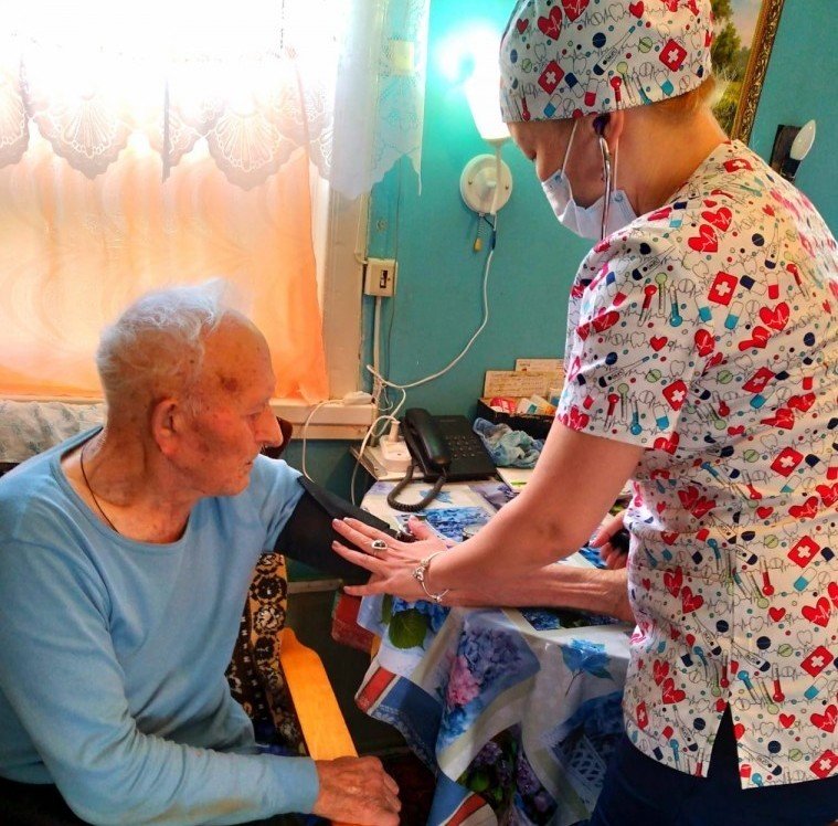 АСТРАХАНЬ. Астраханские медики проводят медосмотры ветеранов Великой Отечественной войны на дому
