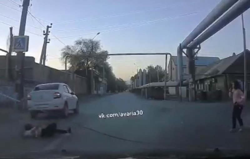 АСТРАХАНЬ. В Астрахани на пешеходном переходе сбили девочку: кадры ДТП
