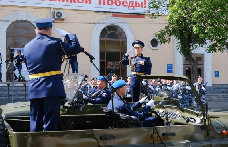 АСТРАХАНЬ. В Астрахани состоялось торжественное построение войск в честь Дня Победы