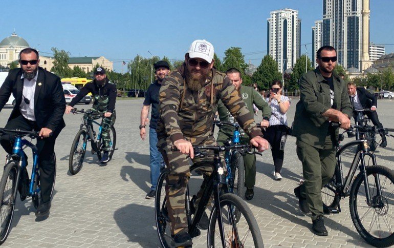 ЧЕЧНЯ. Кадыров призвал чеченцев отказаться от автомобиля