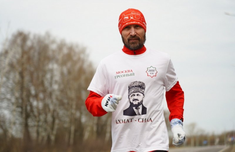 ЧЕЧНЯ. Марафонец, пробежавший 2000 км, финишировал в Грозном.