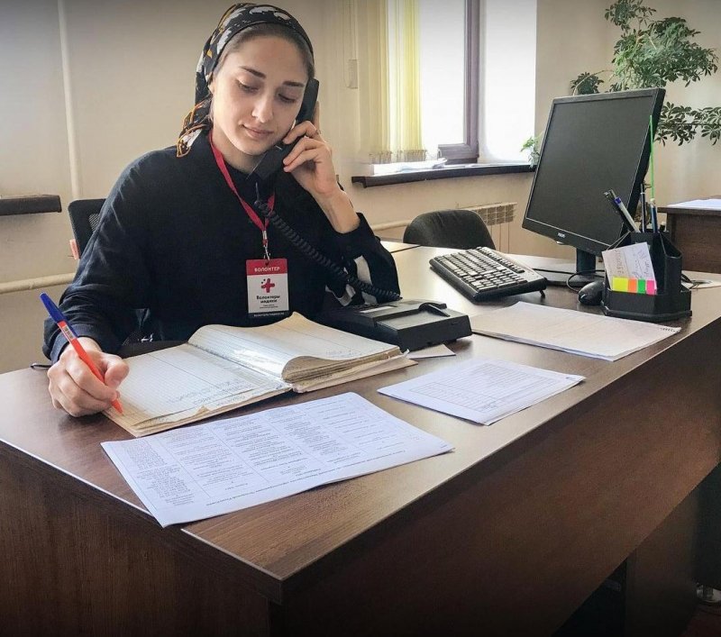 ЧЕЧНЯ. Волонтёры-медики дежурят на горячей линии «122» Минздава ЧР