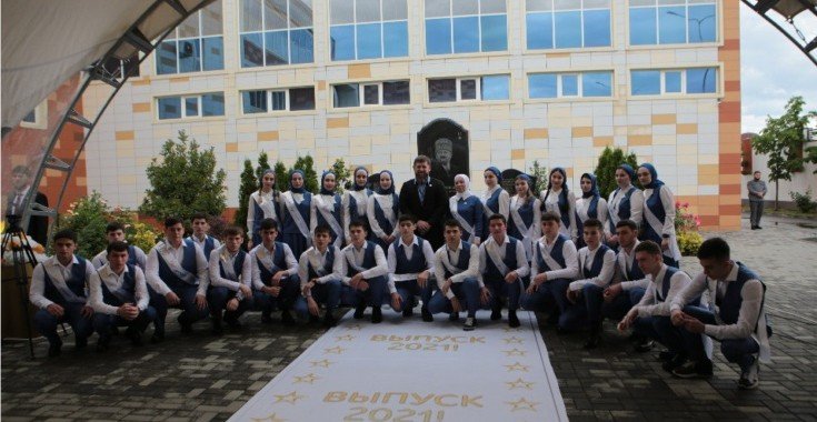 ЧЕЧНЯ. Р. Кадыров посетил праздник «Последний звонок-2021» в Центре образования имени Ахмата-Хаджи Кадырова