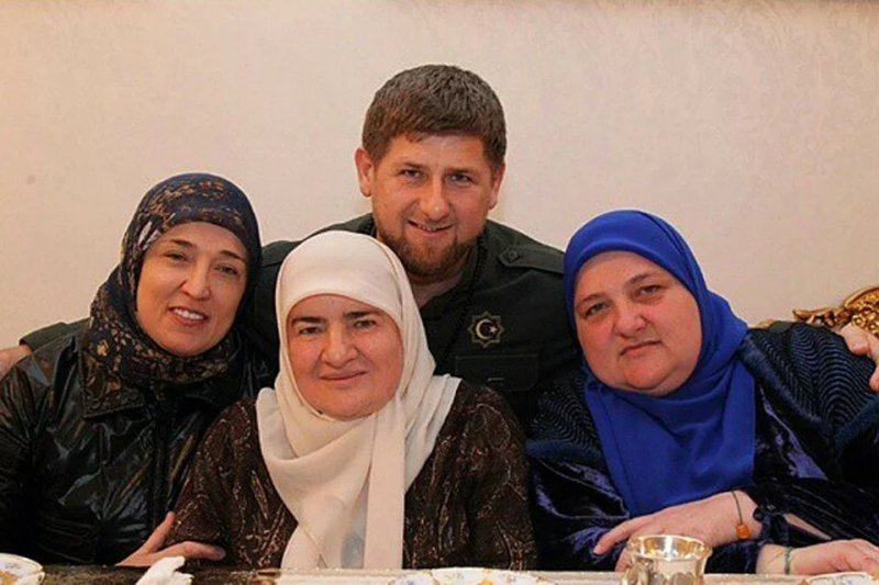 ЧЕЧНЯ. Рамзан Кадыров призвал любить и уважать своих сестер