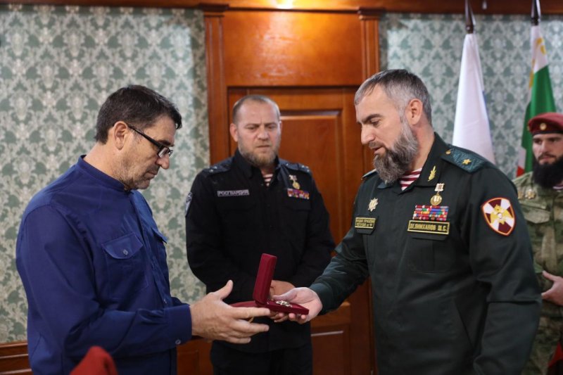 ЧЕЧНЯ. Семьям погибших росгвардейцев ЧР вручили краповые береты