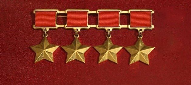 ЧЕЧНЯ. Только два человека четыре раза получали награду Героя Советского Союза