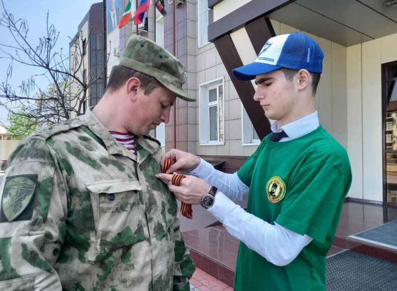 ЧЕЧНЯ. В Чечне  в этом году жителям раздали 30 тысяч  «Георгиевских ленточек»