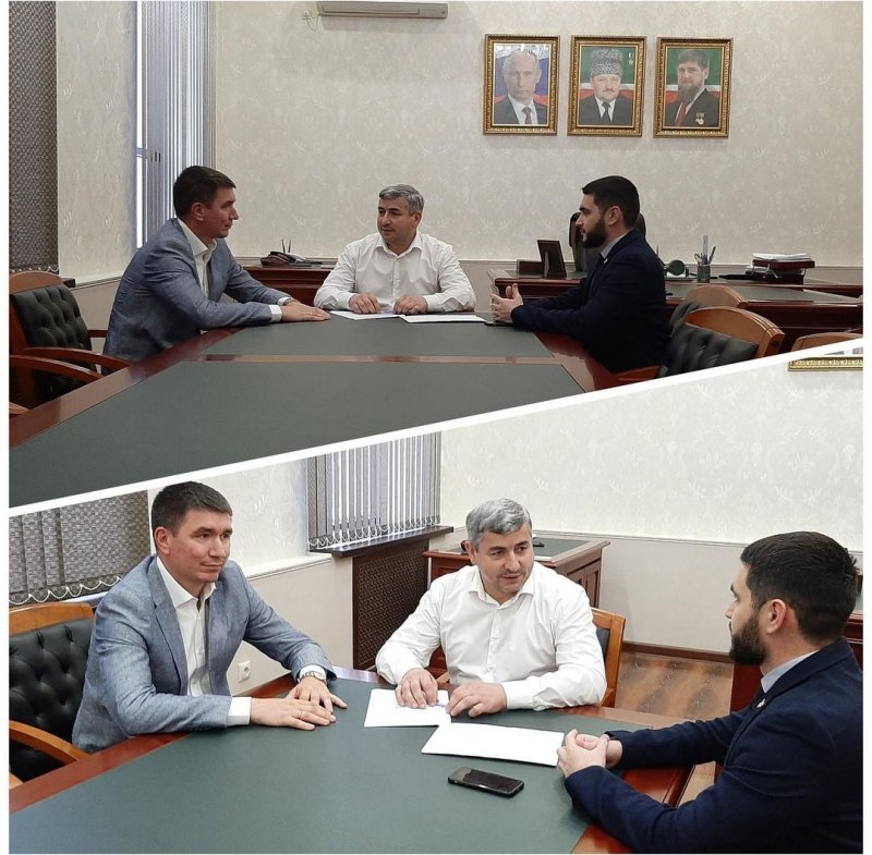 ЧЕЧНЯ. в Министерстве транспорта и связи Чеченской Республики состоялась рабочая встреча заместителя министра Р.У. Атаева с представителем компании «Луидор» И.Н. Новиковым