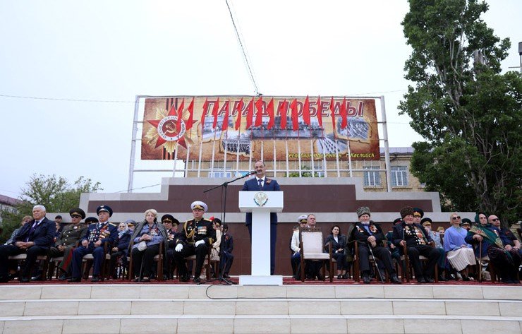 ДАГЕСТАН. Депутаты дагестанского парламента посетили военный парад в Каспийске
