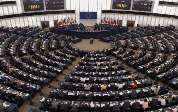 Европарламент потребовал от ЕС ввести COVID-сертификаты максимум на один год