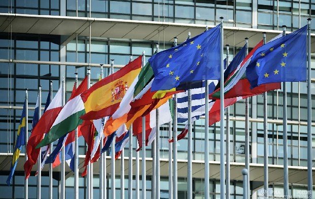 Европарламент призвал высылать дипломатов России в поддержку Чехии