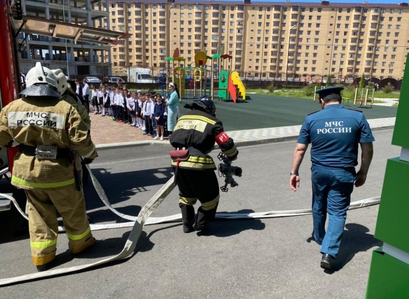 ИНГУШЕТИЯ. В Магасе детей обучают быстро и правильно эвакуироваться в случае возникновения пожара