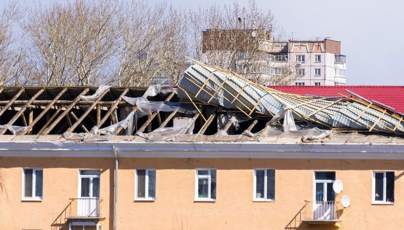 ИНГУШЕТИЯ. В Ингушетии ветром сорвало часть крыши сельской школы и медучреждения